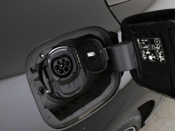 Mercedes Klasa A W177/V177 Hatchback Plug-In 1.3 250e 218KM 2021 Mercedes A 250 FV23 pHEV led automat virtual navi, zdjęcie 38