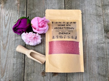 Отличный подарочный набор косметики, соли для ванн, мыло, цветы для мамы