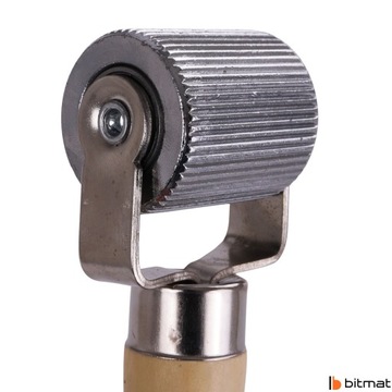 Прижимной ролик с подшипником для установки бутиловых матов шириной 40 мм.