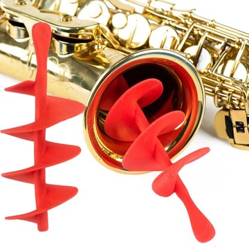 Приглушение альт-саксофона Снимите приглушение саксофона с красного инструмента.