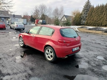 Alfa Romeo 147 Hatchback 1.6 TS 16v 105KM 2006 Alfa Romeo 147 1.6 06r, zdjęcie 3