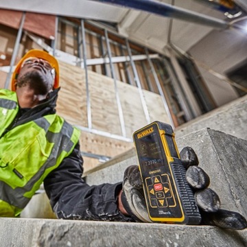 Лазерный дальномер Dewalt DW03101 со степенью защиты IP65, 100 м