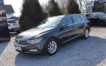 Volkswagen Passat B8 Variant Facelifting 2.0 TDI SCR 150KM 2021 Volkswagen Passat Variant VAT 23 DSG , El.reg. Foteli, Czujniki PT, Tempom