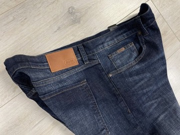 126 ## HUGO BOSS ## MĘSKIE SPODNIE JEANSY 38/32