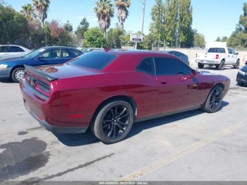 Dodge Challenger III 2018 Dodge Challenger Sxt 2018 3.6l 3.6 Benzyna 305KM, zdjęcie 5