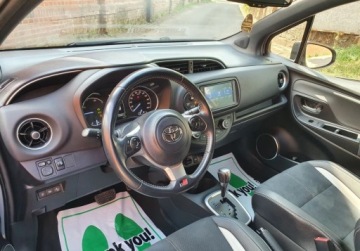 Toyota Yaris III Hatchback 5d Facelifting 2017 1.5 Hybrid 100KM 2019 Toyota Yaris GR SPORT Kamera GetHelp 1.5 Hybryda 100KM, zdjęcie 11