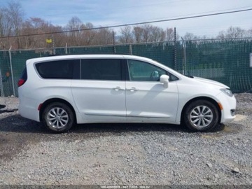 Chrysler Pacifica II 2017 Chrysler Pacifica Touring-L 2017 3.6l 3.6 Benzyna 287KM, zdjęcie 5