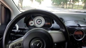 Mazda 2 II Hatchback 5d 1.3 86KM 2009 Mazda 2 .. Klimatyzacja .. 2 komplety kół .. Kontrola trakcji .., zdjęcie 15