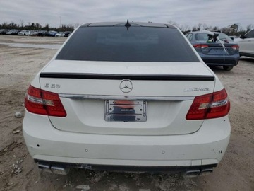 Mercedes Klasa E W212 2012 Mercedes-Benz Klasa E 63 AMG 2012 5.5l 5.5 Benzyna 518KM, zdjęcie 2