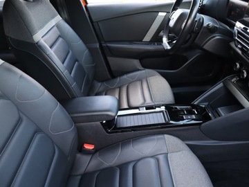 Citroen C4 III SUV 1.2 PureTech 156KM 2021 Citroen C4 1.2 PureTech, Salon Polska, Serwis ASO, zdjęcie 8