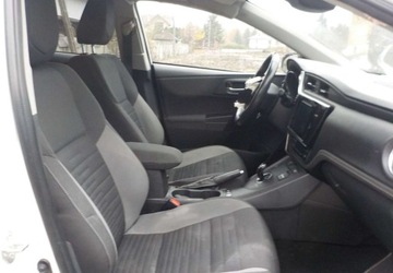Toyota Auris II 2018 Toyota Auris Okazja 1.8 Hybryda 100KM, zdjęcie 17