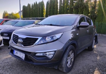 Kia Sportage III SUV 1.7 CRDi 116KM 2013 Kia Sportage 2013r, 1.7 CRDI. Uszkodzony tyl i lekko przod. Jezdzi. 1.7, zdjęcie 1