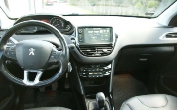 Peugeot 2008 I SUV Facelifting 1.6 BlueHDi 99KM 2017 Peugeot 2008 Peugeot 2008 1.6 BlueHDi Allure 1.6 Diesel 99KM, zdjęcie 12