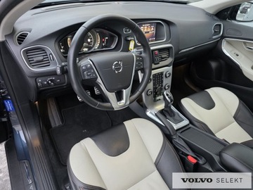 Volvo V40 II Cross Country Facelifting 2.0 T4 190KM 2018 Volvo V40 Salon PL FV23 Summum T4 AWD 190KM Skóra, zdjęcie 17