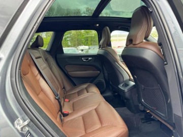 Volvo XC60 II 2021 Volvo XC 60 2021 VOLVO XC60 T5 MOMENTUM 2.0 Benzyna 250KM, zdjęcie 7