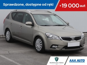 Kia Ceed I SW Facelifting 1.6 CRDi VGT 115KM 2010 Kia Ceed 1.6 CRDi, Salon Polska, Klima