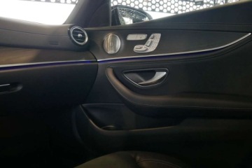 Mercedes Klasa E W213 Limuzyna Facelifting 2.0 220d 200KM 2023 Mercedes-Benz Klasa E Pneumat.4MATIC 2.0 Diesel EE200KM LED Ambiente Cam L, zdjęcie 25
