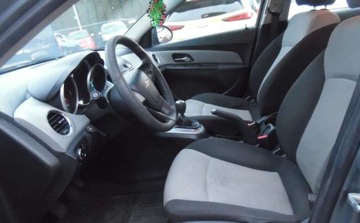 Chevrolet Cruze Sedan 1.8 16V DOHC 141KM 2013 Chevrolet Cruze 2013r, Salonowy, 1.8 BenzynaLPG. Lekko uszkodzony prawy ty, zdjęcie 6