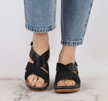 Czarne eleganckie i zdrowotne sandały szyte na lekkiej podeszwie ROZ. 36