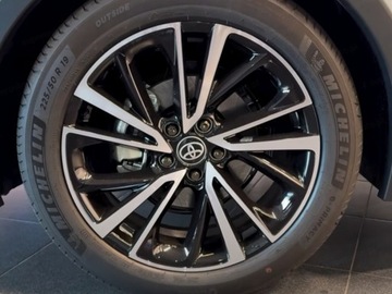 Toyota C-HR II SUV 1.8 Hybrid 140KM 2025 Od ręki - Executive 1.8 Hybrid 140KM | Podgrzewane fotele!, zdjęcie 11