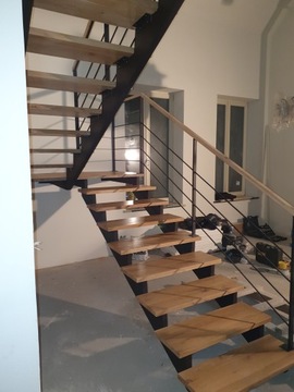 Schody drewniane konstrukcja stalowa loft metalowa