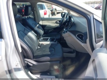 Chrysler Pacifica II 2024 Chrysler Pacifica Touring L 2024 3.6l 3.6 Benzyna 287KM, zdjęcie 10