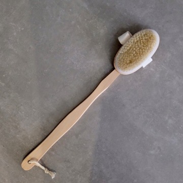 SZCZOTKA DO MYCIA PLECÓW KĄPIELI DŁUGA DREWNIANA R