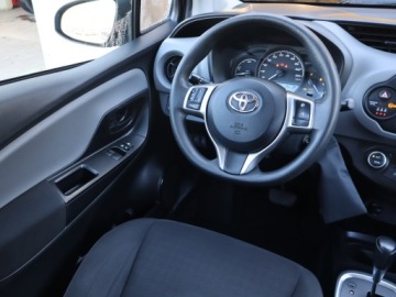 Toyota Yaris III Hatchback 5d Facelifting Hybrid 100KM 2017 Toyota Yaris 1.5 Hybrid, Salon Polska, Serwis ASO, zdjęcie 6