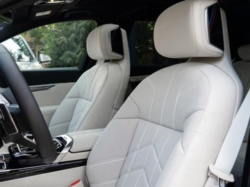 BMW Seria 7 G70 Sedan 3.0 40d 299KM 2025 BMW Seria 7 740d xDrive Sport Sedan 3.0 (299KM) 2025, zdjęcie 6