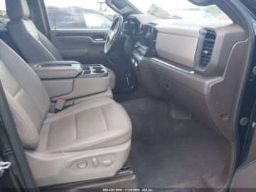  GMC Sierra 2025 GMC Sierra 1500 4WD Crew Cab 147 SLT 5.3 Benzyna 355KM, zdjęcie 9