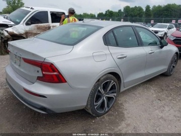 Volvo S60 III 2024 Volvo S60 B5 Core Dark Theme 2024 2.0l 2.0 Benzyna 247KM, zdjęcie 5