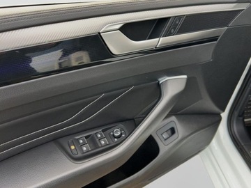 Volkswagen Arteon Fastback Facelifting 2.0 TSI 190KM 2022 Volkswagen Arteon 2.0TSI 190KM R-Line DSG SerwisASO Kessy Acc Led Navi Hak, zdjęcie 16