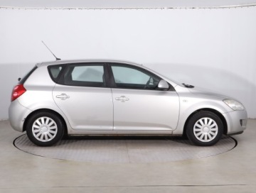 Kia Ceed I Hatchback 1.4 109KM 2009 Kia Ceed 1.4 CVVT, Klima, Tempomat, zdjęcie 5