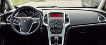Opel Astra J Hatchback 5d 1.6 Turbo ECOTEC 180KM 2012 Opel Astra Opel Astra 1.6 Turbo Innovation 1.6 Benzyna 180KM, zdjęcie 10