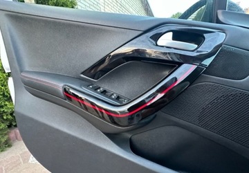 Peugeot 2008 I SUV Facelifting 1.2 PureTech 110KM 2017 Peugeot 2008 GT Line bigata wersja wyposazenia 1.2 Benzyna 110KM, zdjęcie 3