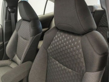 Toyota Corolla XII Sedan Facelifting 1.8 Hybrid 140KM 2025 Od ręki - Comfort 1.8 Hybrid 140KM | Podgrzewane fotele!, zdjęcie 4