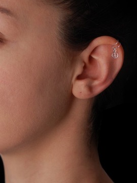 СЕРЬГА СО ЗНАКОМ МИРА КУЛОН ЗАЖИМ kn072