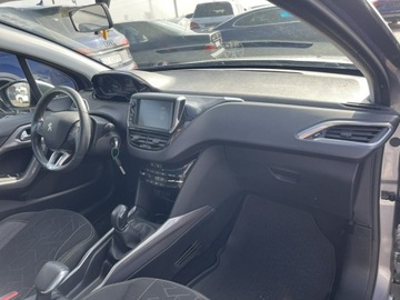 Peugeot 2008 I SUV Facelifting 1.6 BlueHDi 99KM 2018 Peugeot 2008 Podgrzewane fotle Climatronic, zdjęcie 9