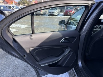 Mercedes Klasa A W176 Hatchback 5d Facelifting 200 156KM 2017 Mercedes A 200 AUTOMAT. ASYSTENT. 1.6 BEN., zdjęcie 10