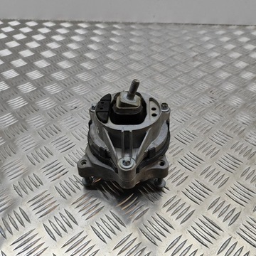 BMW 4 F32 F33 2016 LEVÝ STRANA DRŽÁK / DRŽÁKY MOTORU