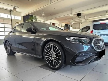 Mercedes Klasa E W214 Sedan 2.0 220d 197KM 2025 E Klasa 220 d 4-Matic AMG 2.0 (197KM) 2025, zdjęcie 2