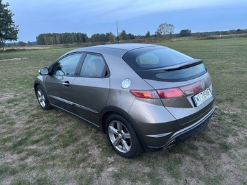 Honda Civic VIII Hatchback 3d 1.8 i-VTEC 140KM 2007 Honda civic 1.8 benzyna, zdjęcie 5