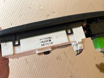 DISPLEJ HODINY MITSUBISHI COLT CJO 2000-2003 MR189269