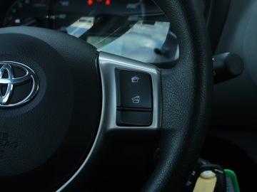 Toyota Yaris III Hatchback 5d Facelifting 2017 1.0 VVT-i 72KM 2020 Toyota Yaris 1.0 VVT-i, Salon Polska, zdjęcie 17