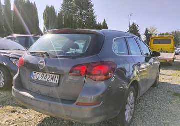 Opel Astra J Sports Tourer 1.7 CDTI ECOTEC 110KM 2011 Opel Astra 2011r, 1.7 CDTI. Uszkodzony lewy przod. Pali 1.7 Diesel 110KM, zdjęcie 3