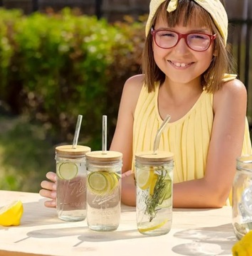 Многоразовая стеклянная трубочка для питья.