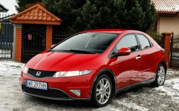 Honda Civic VIII Hatchback 3d 1.8 i-VTEC 140KM 2011 Honda Civic 1.8 i-VTEC 140KM benzyna niski przebieg PDC Climatronic welur, zdjęcie 11