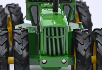 Коллекционная модель Трактора John Deere 7520 1:32.