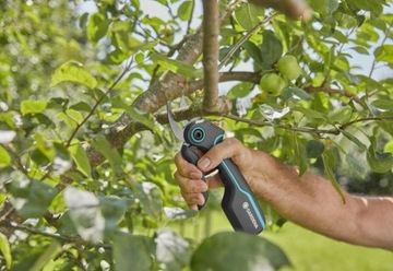 Аккумуляторные секаторы Gardena AssistCut USB 12222