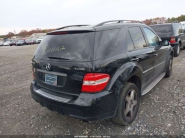 Mercedes Klasa M W164 2008 Mercedes-Benz ML 550 4Matic 2008 5.5 Benzyna 382KM, zdjęcie 3